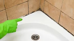 Voegen in de badkamer weer als nieuw: eenvoudige schoonmaakmethode met zout