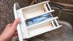 Het wasmiddellade van de wasmachine is in een minuut schoon: een simpele manier zonder chemicaliën