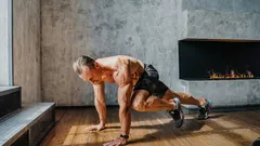 Zonder squats en burpees: de beste oefening voor een platte buik en een sterke onderrug