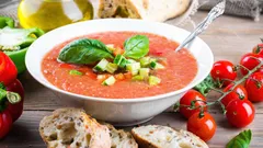 Tomatensoep-gazpacho: recept voor een eenvoudig en heerlijk gezond gerecht